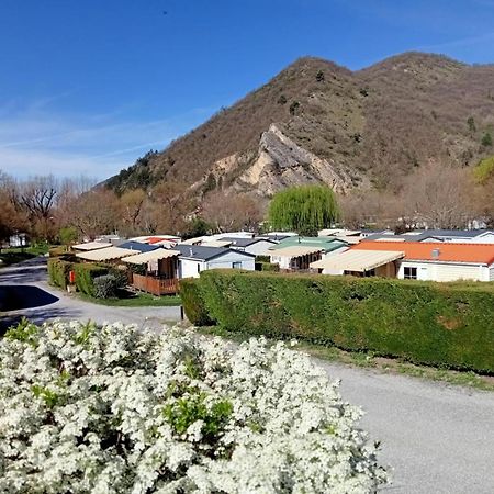 Camping Du Bourg ディーニュ・レ・バン エクステリア 写真