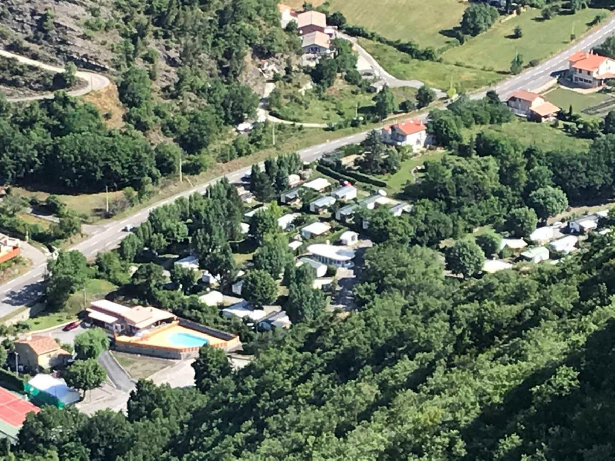 Camping Du Bourg ディーニュ・レ・バン エクステリア 写真