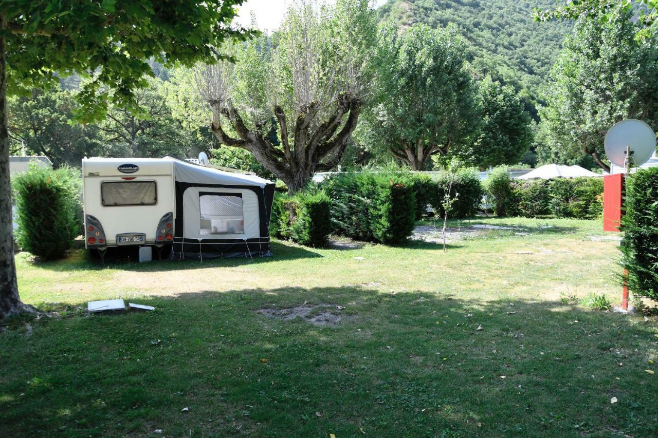Camping Du Bourg ディーニュ・レ・バン エクステリア 写真