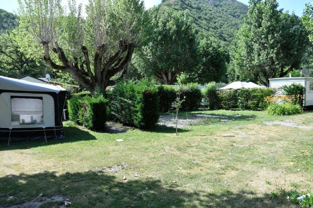 Camping Du Bourg ディーニュ・レ・バン エクステリア 写真